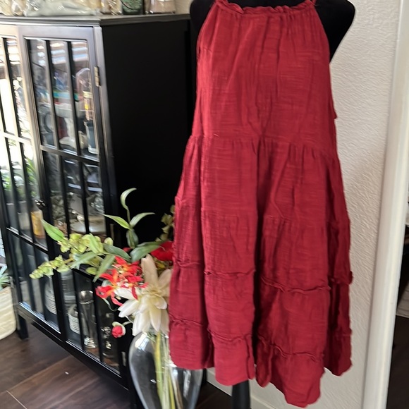 Beautiful wine, colored dress with ruffles open back down to the waist - Picture 2 of 6